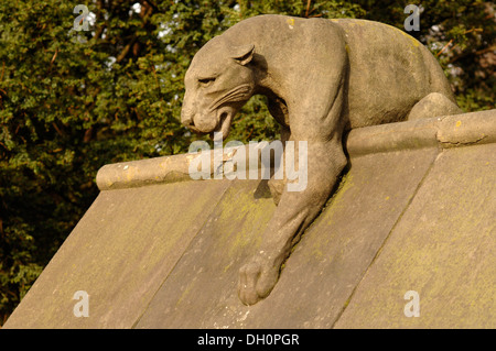 Il Castello di Cardiff animali del muro è stato progettato da William Burges nel 1866 ma costruite fino al 1890, prima del rinnovo di un416 Leopard Foto Stock