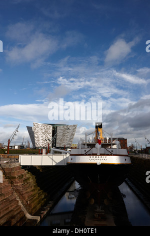 Ss visitatore nomade di attrazione e di Titanic centro di Belfast Titanic Quarter Belfast Irlanda del Nord Foto Stock