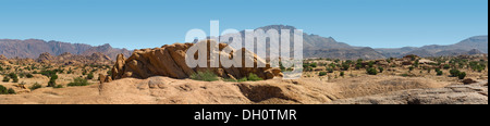 Panoramica della zona di rocce vicino i Sassi Dipinti di Tafraoute in Anti Atlas mountain range, Marocco, Africa del Nord Foto Stock