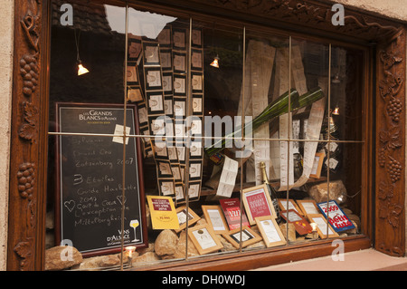 Elk213-1785 Francia, Alsazia, Mittelbergheim, Cantina La finestra di visualizzazione Foto Stock