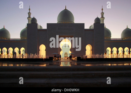 Ingresso della Moschea Sheikh Zayed, Abu Dhabi, Emirati Arabi Uniti Foto Stock