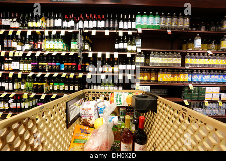 Dipartimento di vino, gli acquisti al supermercato, STATI UNITI D'AMERICA Foto Stock
