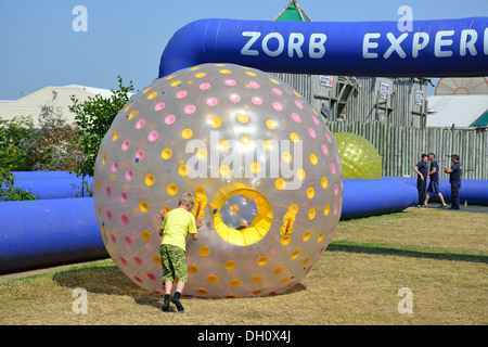 Zorb esperienza al Butlins Skegness, Ingoldmells, Skegness, Lincolnshire, England, Regno Unito Foto Stock