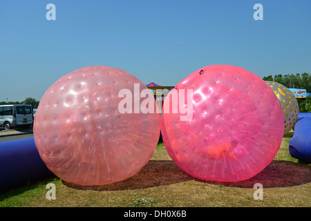 Zorb esperienza al Butlins Skegness, Ingoldmells, Skegness, Lincolnshire, England, Regno Unito Foto Stock