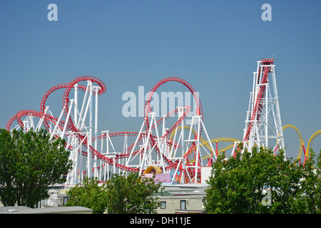 Il Millenium Rollercoaster al Fantasy Island Theme Park, Ingoldmells, Skegness, Lincolnshire, England, Regno Unito Foto Stock