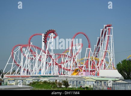 Il Millenium Rollercoaster al Fantasy Island Theme Park, Ingoldmells, Skegness, Lincolnshire, England, Regno Unito Foto Stock