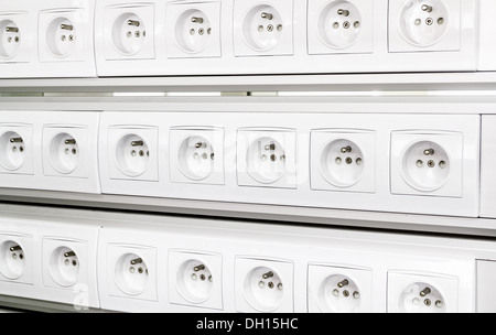 Elettrico europeo connettore di uscita sulla parete Foto Stock