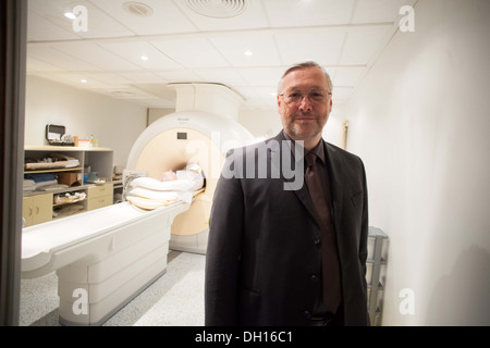 Il cancro del centro di imaging presso l Università di Manchester Wolfson Molecular Imaging Centre. Il Professor Alan Jackson 23/10/13 Foto Stock