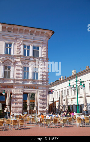 Caffè all'aperto in Piazza Klauzal, Szeged, pianura meridionale, Ungheria Foto Stock