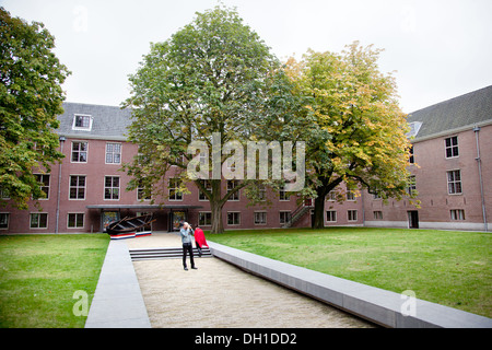 Amsterdam, Paesi Bassi - 23 Settembre 2013: il visitatore entrando in Museo Hermitage di Amsterdam Foto Stock