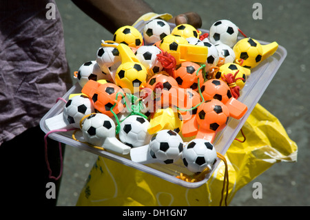 pallone da calcio forma fischi , india , asia Foto Stock