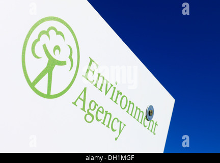 Agenzia per l'ambiente logo su una scheda con cielo blu dietro. Foto Stock