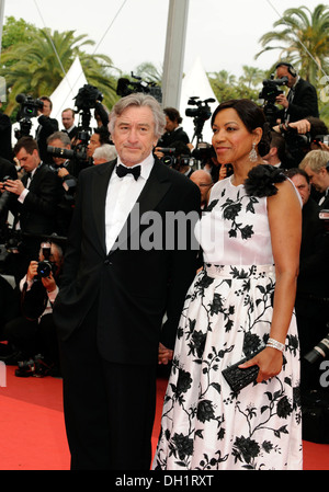 Città di Cannes: celebrità camminando sul famoso tappeto rosso prima dell'anteprima di "Pirati dei Caraibi 4' su 2011/05/14 Foto Stock