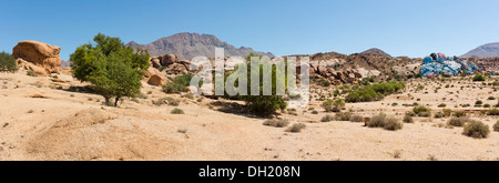 Il dipinto di blu di rocce di granito di Tafaroute in Anti Atlas mountain range Marocco Foto Stock