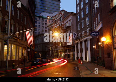 Weybosset Street nella serata di Providence, Rhode Island, STATI UNITI D'AMERICA Foto Stock