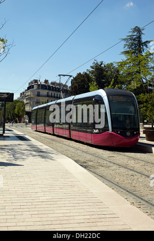 Fotografia di un tram a Place Darcy a Dijon, Francia. Foto Stock