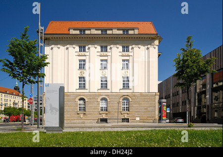 Placca di Karl August Lingner a 'Lingnerpfad', il percorso del suo lavoro e creazione di Dresda, Waisenhausstrasse street, Sassonia Foto Stock