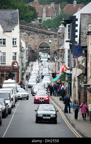 Trafficata strada principale a Conwy Conway North Wales UK Foto Stock