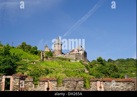 Castello Stahleck Ostello della gioventù su una collina sul fiume Reno a Bacharach, Renania-Palatinato Foto Stock