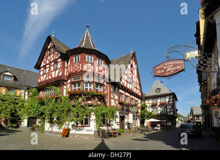 Weinhaus altes Haus taverna, Am Markt, Bacharach, Sito Patrimonio Mondiale dell'UNESCO, Renania-Palatinato Foto Stock