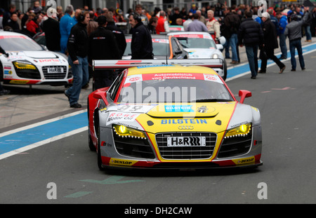 La formazione della trentacinquesima DMV 4 ore di corsa, una concorrenza a VLN Nuerburgring Endurance Cup, Audi R8 LMS, Phoenix Racing Foto Stock