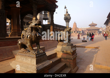 Il Nepal Bakhtapur, una storica cittadina nella valle di Kathmandu e sito del patrimonio mondiale dell'UNESCO. Foto Stock