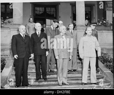Il primo incontro tra il leader sovietico Josef Stalin e il presidente Harry S. Truman ebbe luogo presso la piccola Casa Bianca, segnando un momento cruciale nella diplomazia post-seconda guerra mondiale e nelle prime fasi della Guerra fredda. Foto Stock
