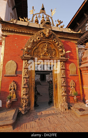 Il Nepal Bakhtapur, una storica cittadina nella valle di Kathmandu e sito del patrimonio mondiale dell'UNESCO. Foto Stock