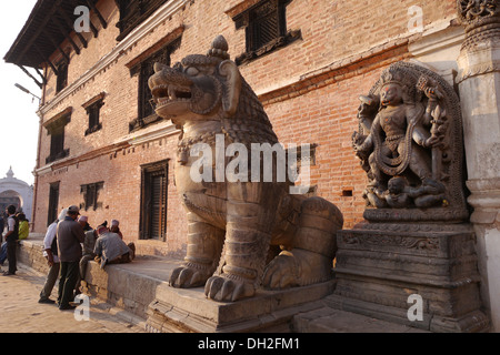 Il Nepal Bakhtapur, una storica cittadina nella valle di Kathmandu e sito del patrimonio mondiale dell'UNESCO. Foto Stock