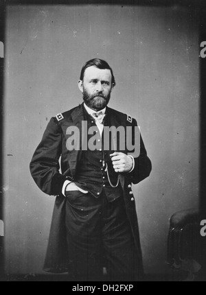 Un ritratto di tre quarti di lunghezza del tenente generale Ulysses S. Grant, un importante generale dell'Unione durante la guerra civile, raffigurato in un abbigliamento formale. Foto Stock