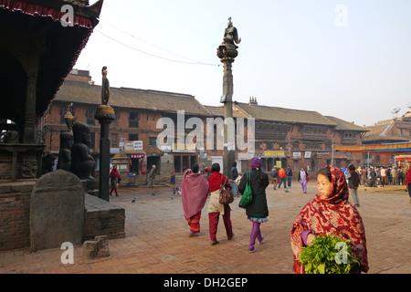 Il Nepal Bakhtapur, una storica cittadina nella valle di Kathmandu e sito del patrimonio mondiale dell'UNESCO. Bhimsen tempio indù. Foto Stock