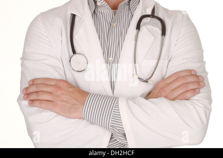 Affidabile medico maschio indossa uno stetoscopio su sfondo bianco Foto Stock