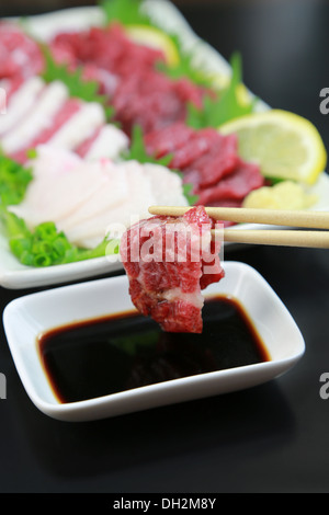 Basashi (carne di cavallo sashimi) Foto Stock