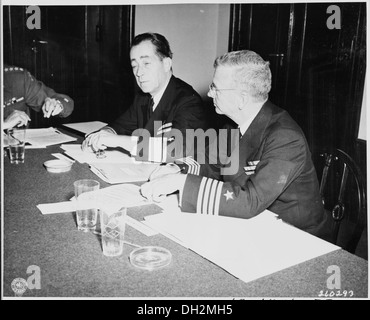 Prendendo parte al combinato di capi di Stato Maggiore delle discussioni durante la Conferenza di Potsdam in Germania, Lt a R, Adm posteriore.... 198903 Foto Stock