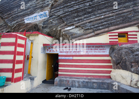 Vyas grotta nel villaggio di Mana Badrinath città Uttarakhand India Asia Foto Stock