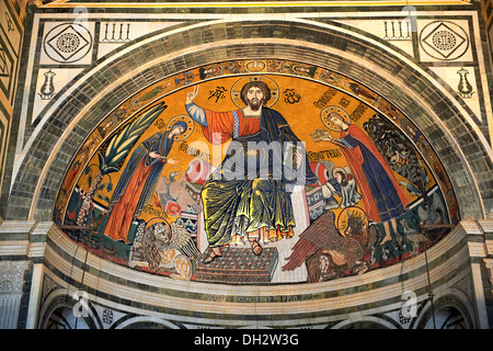 Il mosaico medievale di Cristo tra la Vergine e st Minias (1260). .San Miniato al Monte, Firenze Italia Foto Stock