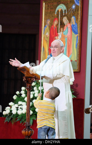 Europa Vaticano circa 100000 persone raggiunta Piazza San Pietro il 26 di ottobre per celebrare la Giornata della Famiglia con Papa Franciscus Foto Stock