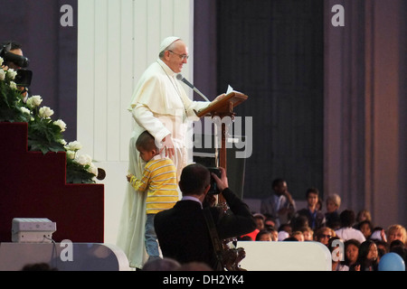 Europa Vaticano circa 100000 persone raggiunta Piazza San Pietro il 26 di ottobre per celebrare la Giornata della Famiglia con Papa Franciscus Foto Stock