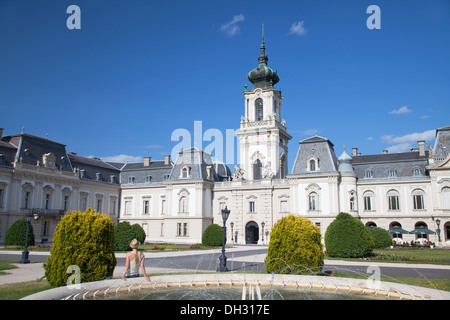 Donna al Palazzo Festetics, Keszthely, lago di Balaton, Ungheria Foto Stock