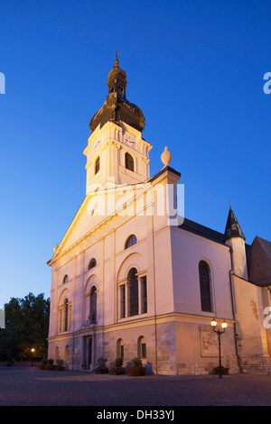 Basilica al crepuscolo, Gyor, Western oltre Danubio, Ungheria Foto Stock