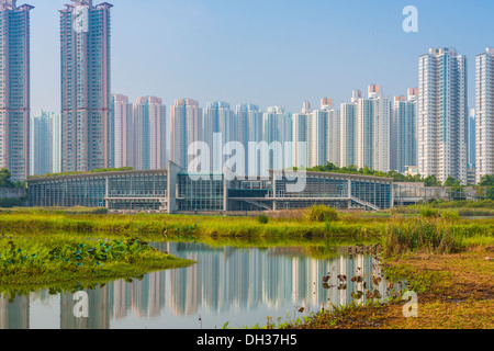 Hong Kong alta residenziale luogo cityscape visto da Wetland Park.