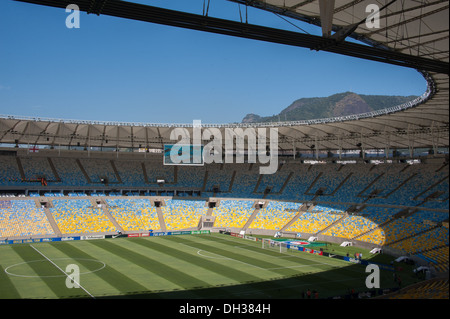 La recente ricostruzione Maracana stadium, Rio de Janeiro, Brasile. Uno della Coppa del Mondo 2014 host city di locali. Foto Stock