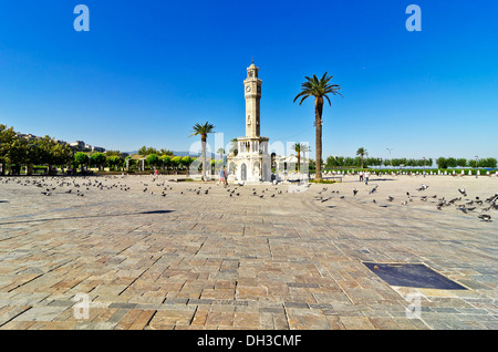 Saat Kulesi, Torre dell'orologio, sulla piazza Konak Izmir, Turchia, Asia Foto Stock