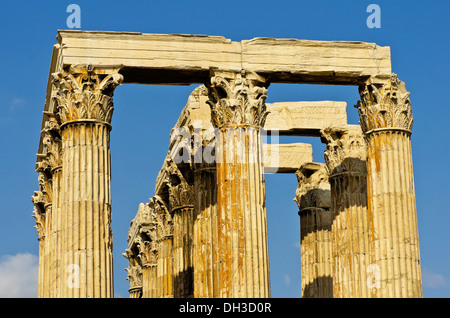 Visualizzazione delle colonne del Tempio di Zeus Olimpio, Olympieion, Atene, Grecia, Europa Foto Stock