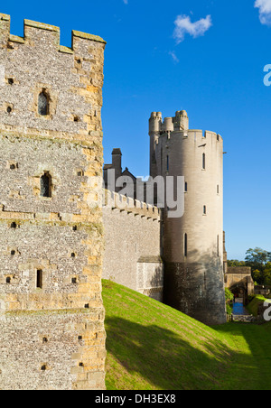 Arundel castello mura e merlature della sede del Duca di Norfolk Arundel West Sussex Inghilterra UK GB Europa Foto Stock