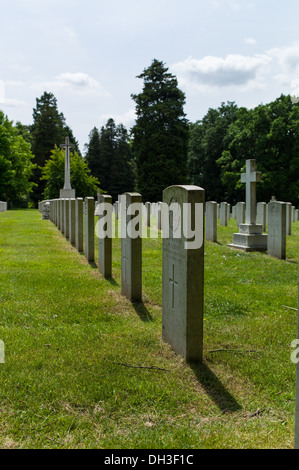 Commonwealth War Graves al Royal Victoria Netley ospedale militare cimitero in Southampton Foto Stock