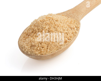 Lo zucchero di canna e cucchiaio isolati su sfondo bianco Foto Stock