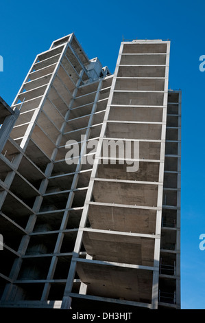 Incompiuta grattacielo in cemento costruzione Foto Stock