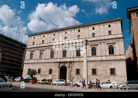 Palazzo Torlonia, una cinquecentesca di primo Rinascimento town house di Via della Conciliazione in Roma, Italia Foto Stock