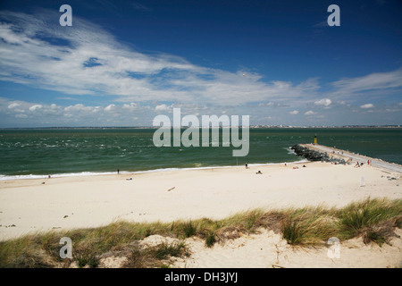 Gironde river, a estuario, Oceano Atlantico, spiaggia vicino a Le Verdon-sur-mer, Dipartimento della Gironde, regione Aquitania, in Francia, in europa Foto Stock